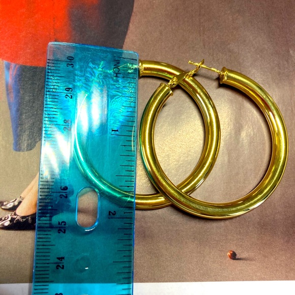 🌟 Gold Tone Big Hoop - Picture 4 of 4